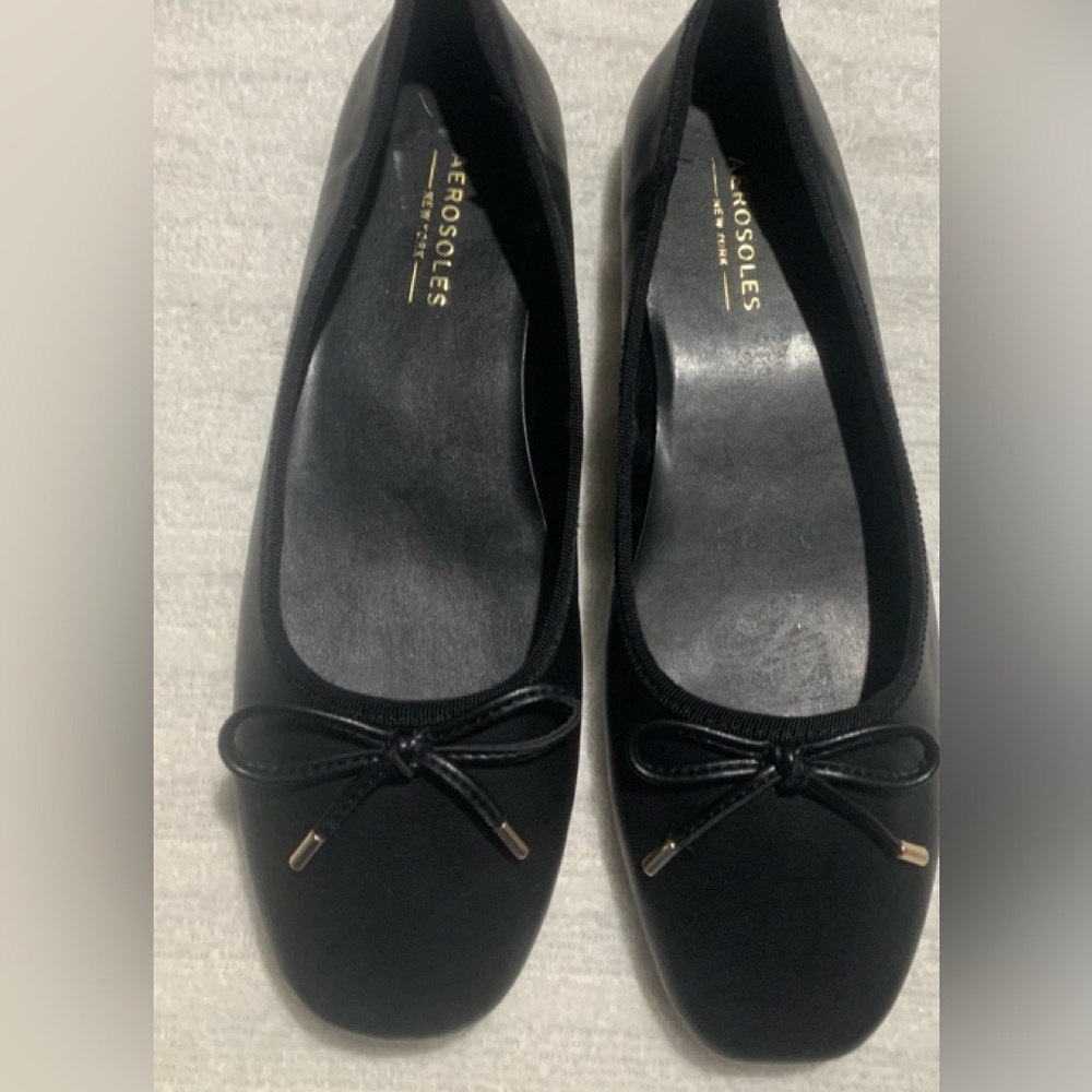 NOT FOR SALE AEROSOLES New York shoes